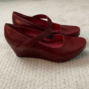 Red Tsubo Mary Jane wedge